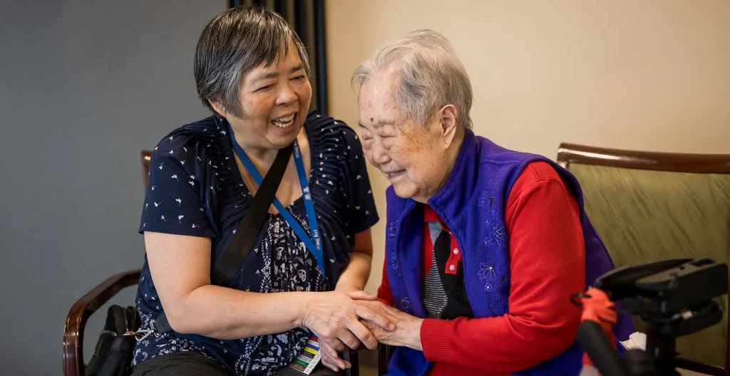 Wing Kei volunteer with resident